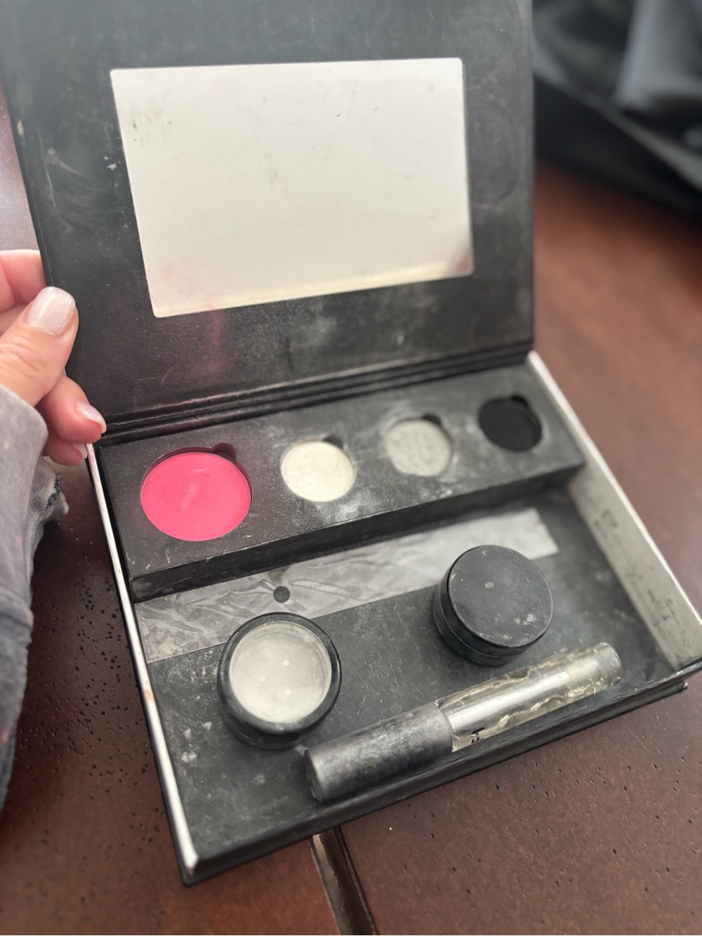 Yofi smokey makeup kit - Picture 2 of 2